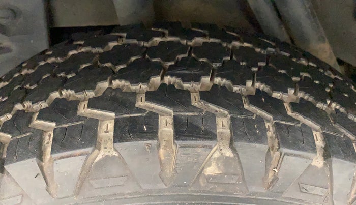 2014 Renault Duster 85 PS RXL DIESEL, Diesel, Manual, 91,671 km, Right Rear Tyre Tread