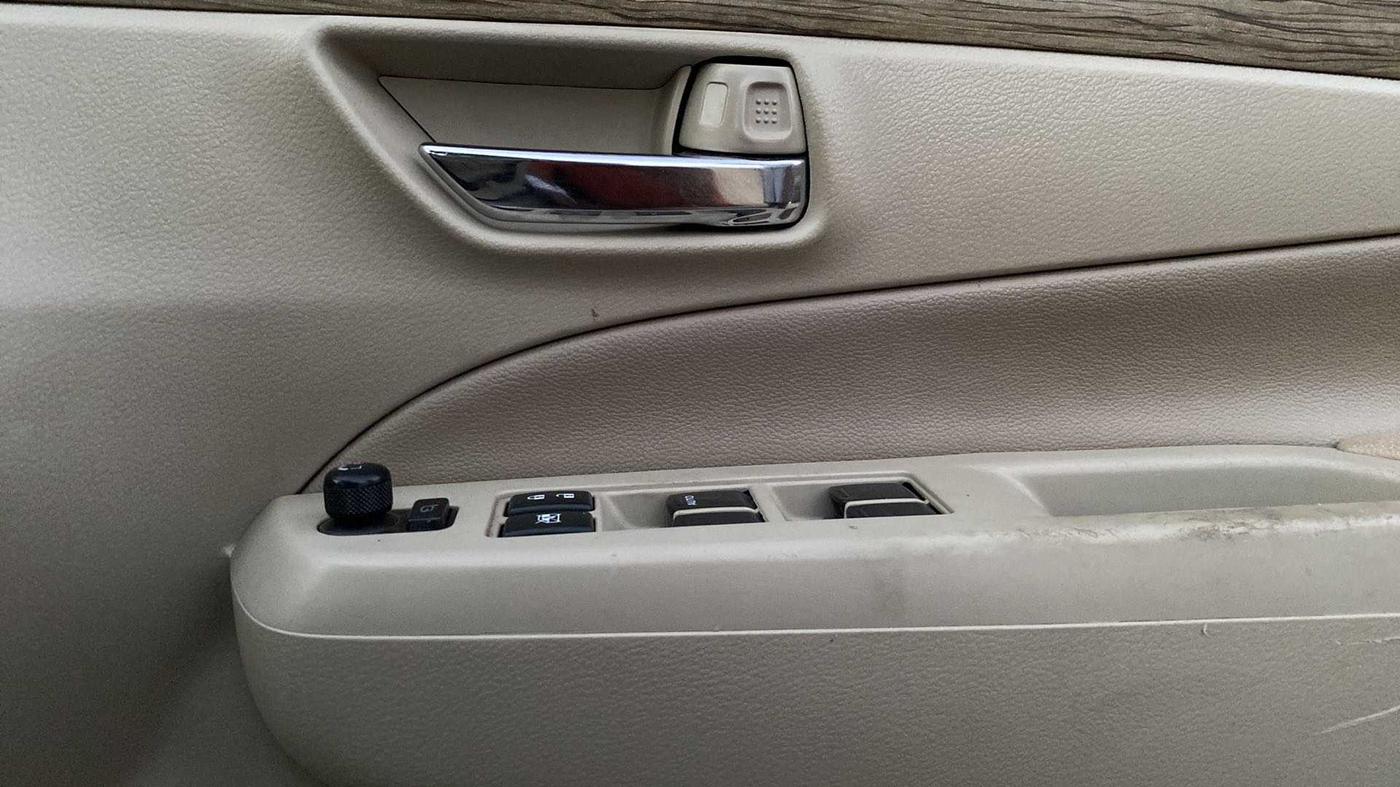 2018 Maruti Ciaz ALPHA 1.5 SHVS PETROL, Petrol, Manual, 51,338 km, Driver Side Door Panels Control