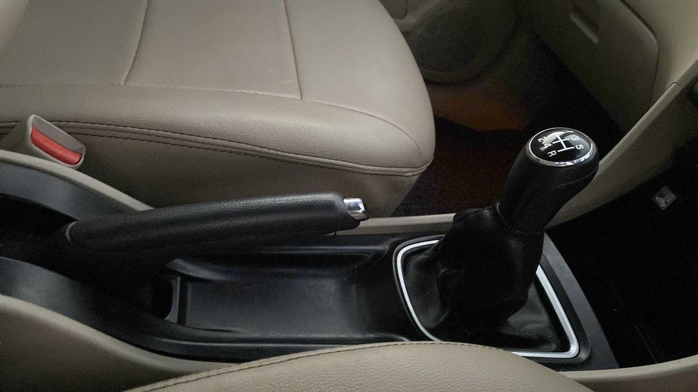 2018 Maruti Ciaz ALPHA 1.5 SHVS PETROL, Petrol, Manual, 51,338 km, Gear Lever