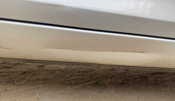 2014 Maruti Swift VXI, Petrol, Manual, 14,204 km, Right running board - Slightly dented