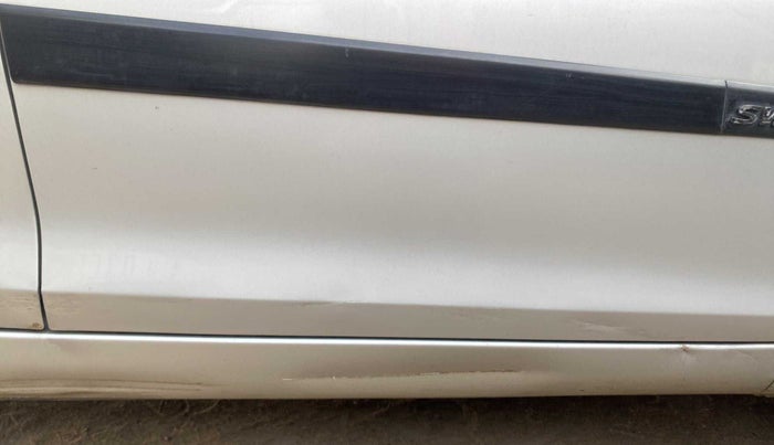 2014 Maruti Swift VXI, Petrol, Manual, 14,204 km, Driver-side door - Slightly dented