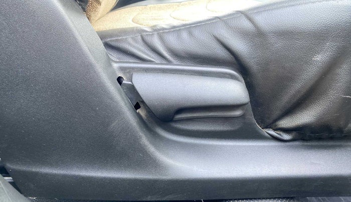2014 Maruti Swift VXI, Petrol, Manual, 14,204 km, Driver Side Adjustment Panel