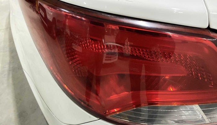 2015 Hyundai Verna FLUIDIC 4S 1.4 VTVT, Petrol, Manual, 95,537 km, Left tail light - Minor scratches