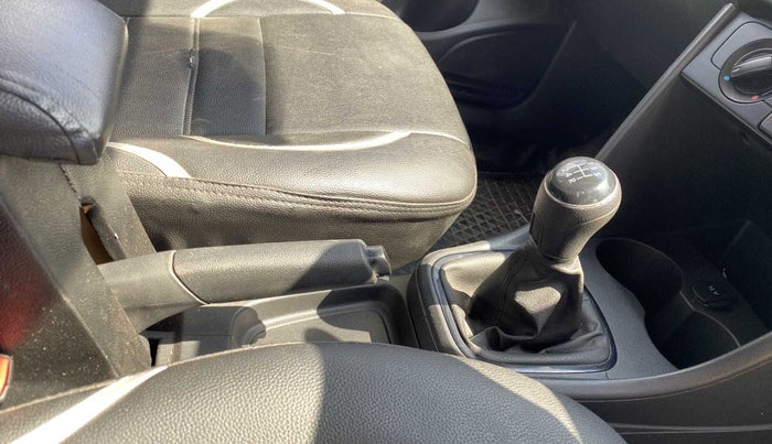 2019 Volkswagen Ameo TRENDLINE 1.0L, Petrol, Manual, 23,023 km, Gear Lever