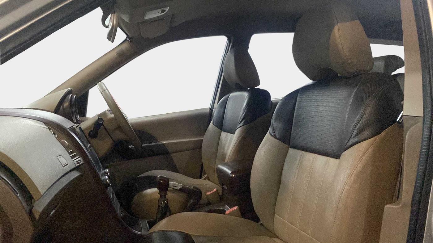 2014 Mahindra XUV500 W4, Diesel, Manual, 93,677 km, Right Side Front Door Cabin