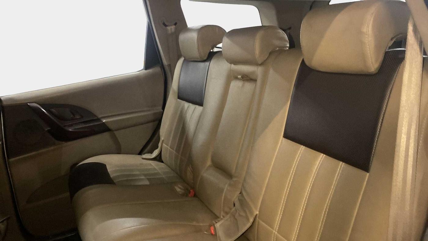 2014 Mahindra XUV500 W4, Diesel, Manual, 93,677 km, Right Side Rear Door Cabin