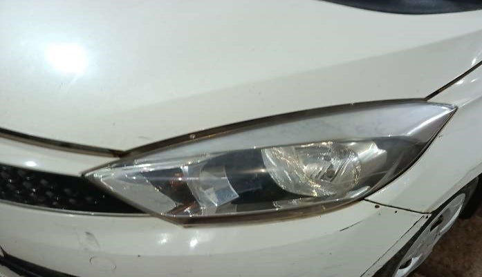 2019 Tata Tiago XT DIESEL, Diesel, Manual, 1,13,660 km, Left headlight - Minor scratches