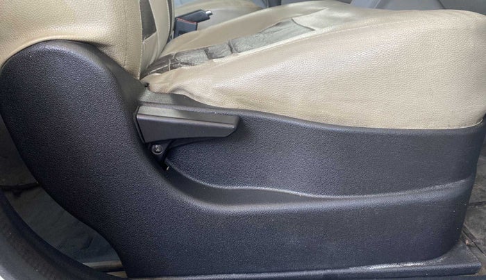 2019 Tata Tiago XT DIESEL, Diesel, Manual, 1,13,660 km, Driver Side Adjustment Panel