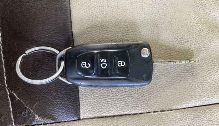 2019 Tata Tiago XT DIESEL, Diesel, Manual, 1,13,660 km, Key Close Up