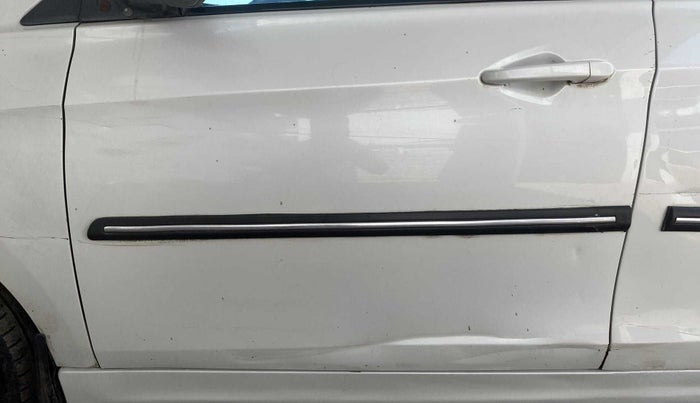 2019 Tata Tiago XT DIESEL, Diesel, Manual, 1,13,660 km, Front passenger door - Slightly dented
