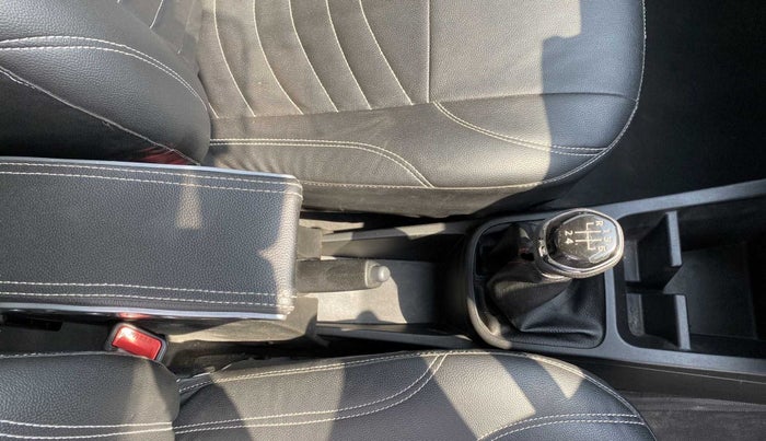2021 Renault Kwid RXT 1.0 (O), Petrol, Manual, 10,664 km, Gear Lever