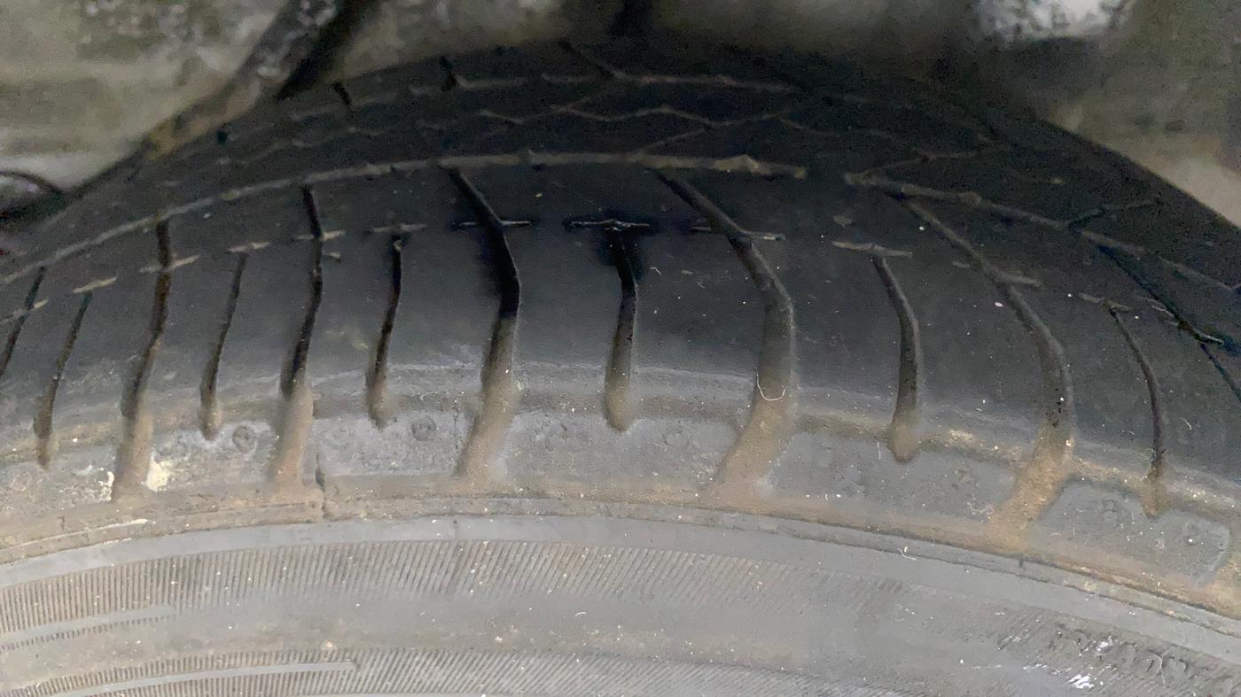 2017 Honda Amaze 1.5L I-DTEC E, Diesel, Manual, 1,20,201 km, Left Rear Tyre Tread