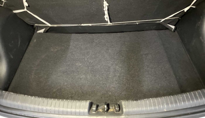 2016 Hyundai Grand i10 SPORTZ 1.2 KAPPA VTVT, Petrol, Manual, 95,465 km, Boot Inside