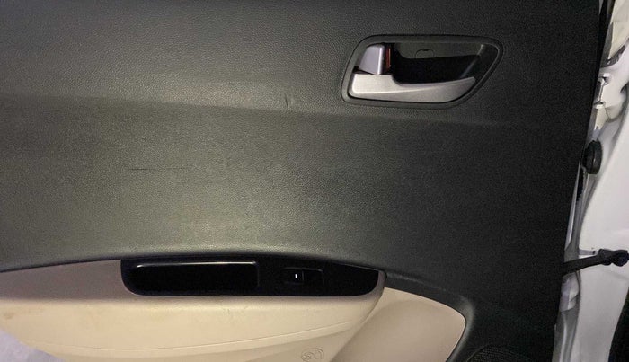 2016 Hyundai Grand i10 SPORTZ 1.2 KAPPA VTVT, Petrol, Manual, 95,465 km, Left rear window switch / handle - Switch/handle not functional