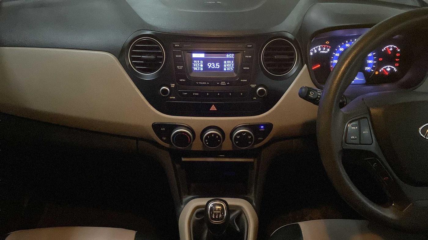 2016 Hyundai Xcent S 1.2, Petrol, Manual, 1,00,948 km, Infotainment System