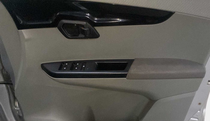 2017 Mahindra Kuv100 K6 PLUS D 6 STR, Diesel, Manual, 39,312 km, Driver Side Door Panels Control
