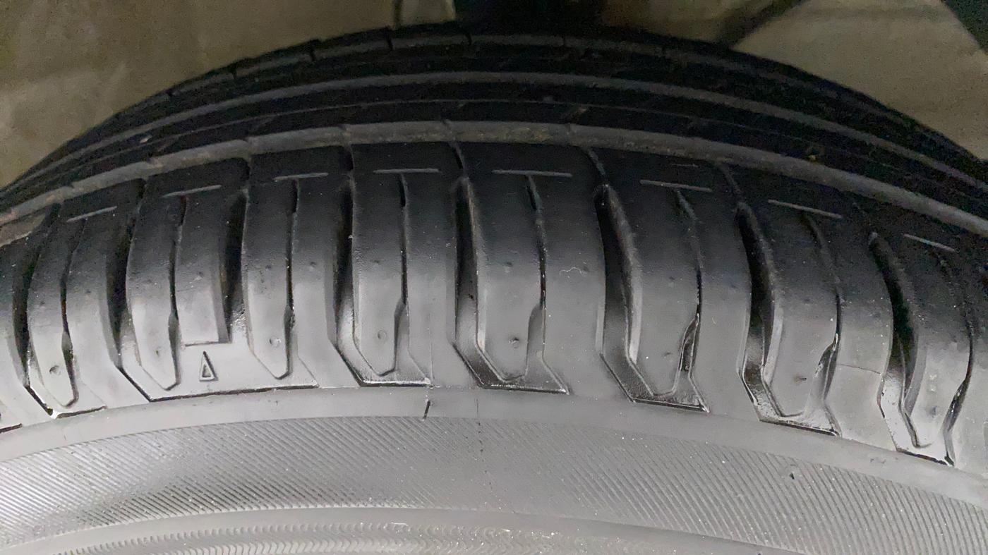 2021 Maruti XL6 ALPHA AT, Petrol, Automatic, 7,647 km, Right Front Tyre Tread