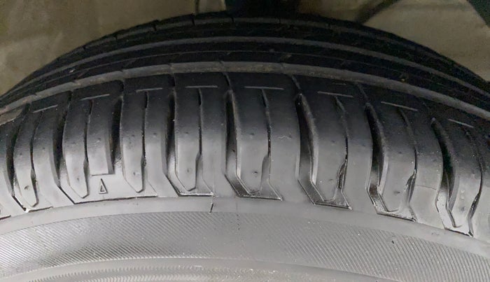2021 Maruti XL6 ALPHA AT, Petrol, Automatic, 7,647 km, Right Front Tyre Tread