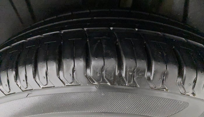2021 Maruti XL6 ALPHA AT, Petrol, Automatic, 7,647 km, Left Rear Tyre Tread