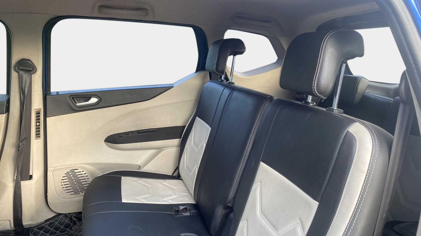 2021 Renault TRIBER RXZ AMT DUAL TONE, CNG, Automatic, 51,427 km, Right Side Rear Door Cabin