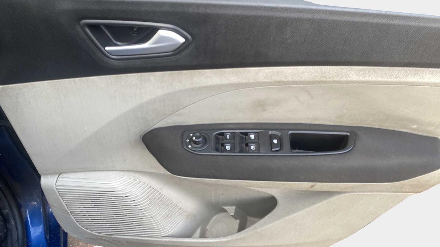 2021 Renault TRIBER RXZ AMT DUAL TONE, CNG, Automatic, 51,427 km, Driver Side Door Panels Control