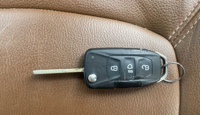 2020 Tata NEXON XM PETROL, Petrol, Manual, 18,387 km, Key Close Up