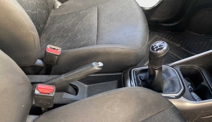 2017 Maruti IGNIS ZETA 1.2, Petrol, Manual, 52,451 km, Gear Lever