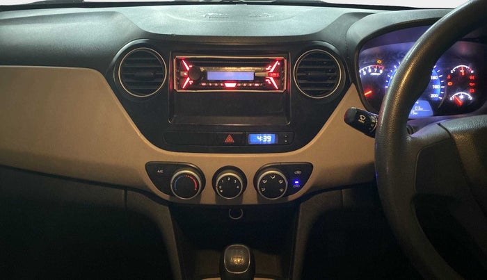 2015 Hyundai Xcent BASE 1.2, CNG, Manual, 1,22,656 km, Air Conditioner