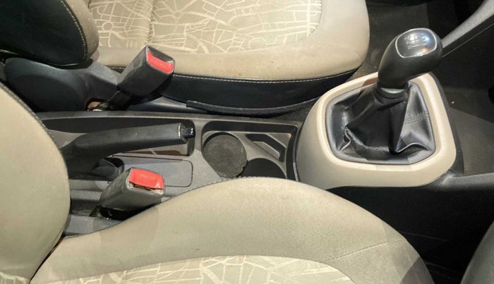 2015 Hyundai Xcent BASE 1.2, CNG, Manual, 1,22,656 km, Gear Lever