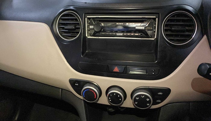 2015 Hyundai Xcent BASE 1.2, CNG, Manual, 1,22,656 km, Infotainment system - AM/FM Radio - Not Working