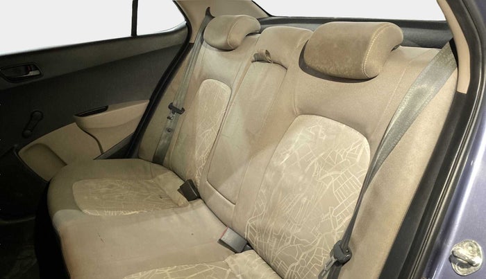 2015 Hyundai Xcent BASE 1.2, CNG, Manual, 1,22,656 km, Right Side Rear Door Cabin
