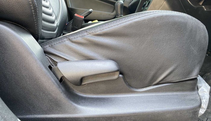 2021 Maruti Vitara Brezza LXI, Petrol, Manual, 25,512 km, Driver Side Adjustment Panel