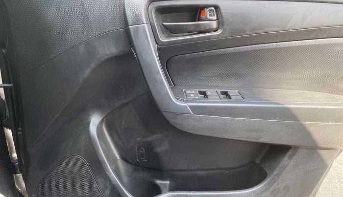 2021 Maruti Vitara Brezza LXI, Petrol, Manual, 25,512 km, Driver Side Door Panels Control