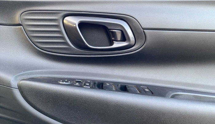 2020 Hyundai NEW I20 SPORTZ 1.2 MT, Petrol, Manual, 12,185 km, Driver Side Door Panels Control