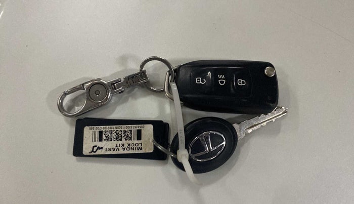 2017 Tata TIGOR XZ (O) PETROL, CNG, Manual, 79,331 km, Key Close Up