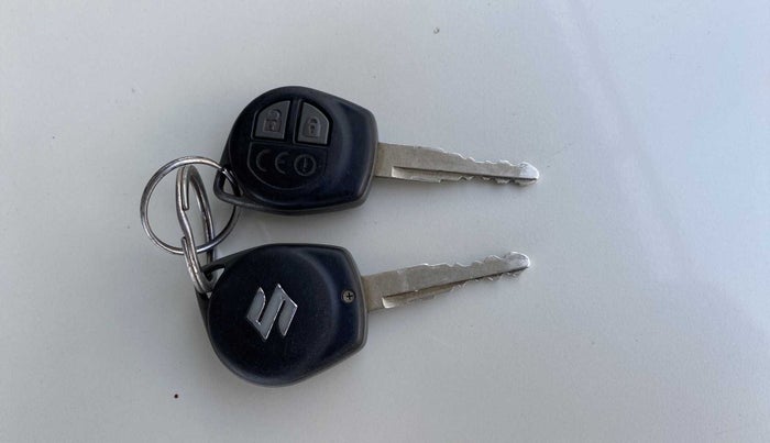 2018 Maruti Dzire VDI, Diesel, Manual, 64,171 km, Key Close Up