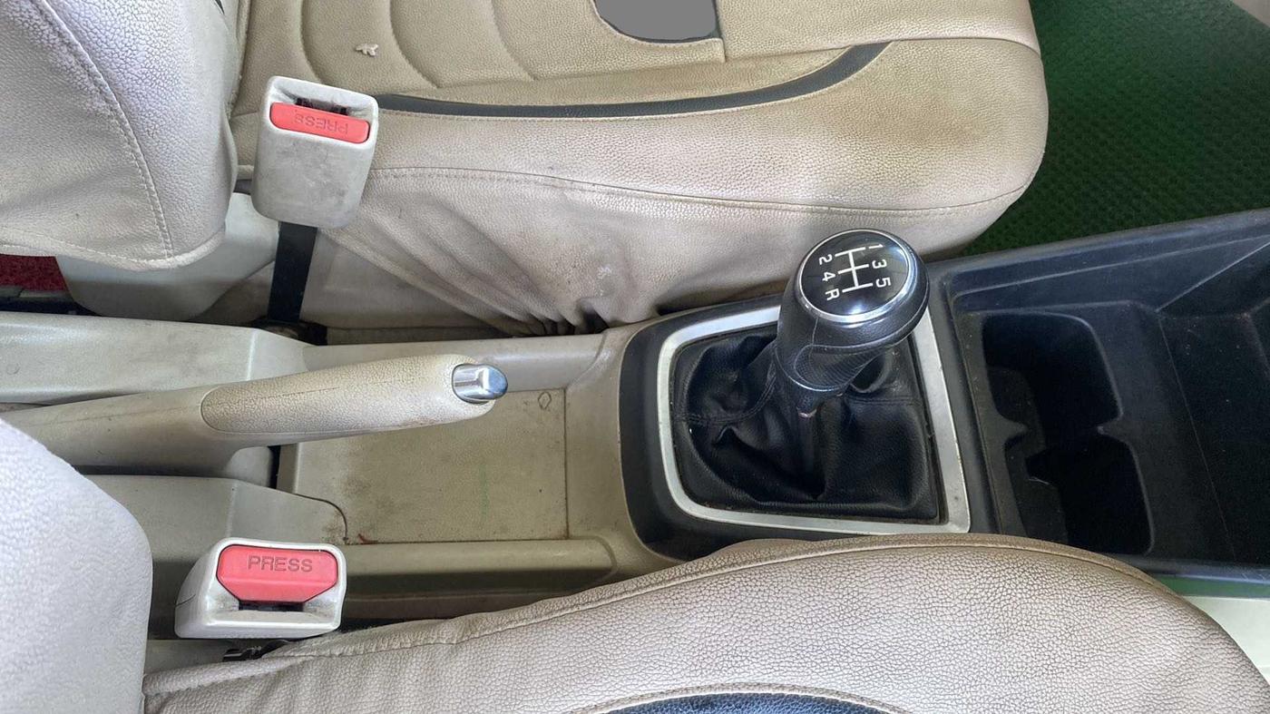 2018 Maruti Dzire VDI, Diesel, Manual, 64,171 km, Gear Lever