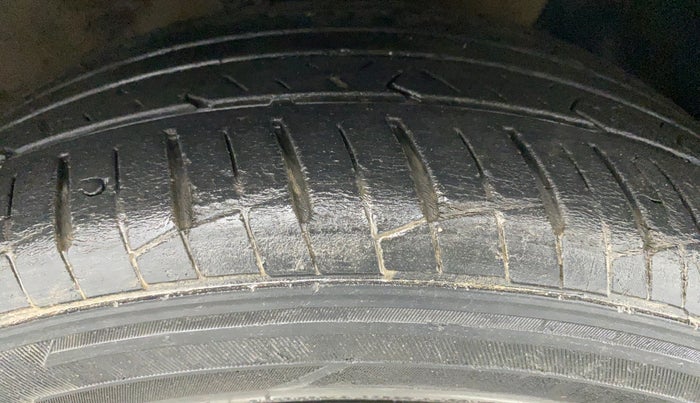 2018 Hyundai Verna 1.6 SX VTVT, Petrol, Manual, 40,298 km, Right Front Tyre Tread