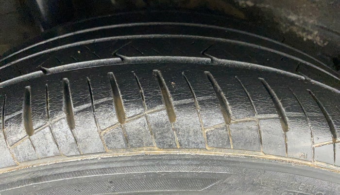 2018 Hyundai Verna 1.6 SX VTVT, Petrol, Manual, 40,298 km, Right Rear Tyre Tread