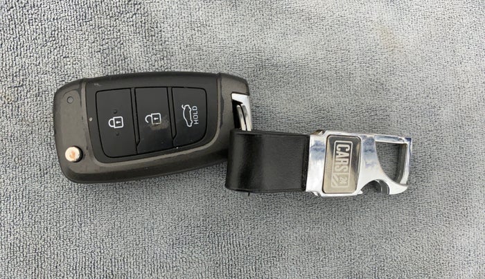 2018 Hyundai Verna 1.6 SX VTVT, Petrol, Manual, 40,298 km, Key Close Up
