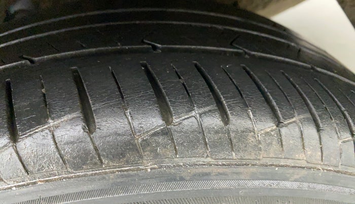 2018 Hyundai Verna 1.6 SX VTVT, Petrol, Manual, 40,298 km, Left Rear Tyre Tread