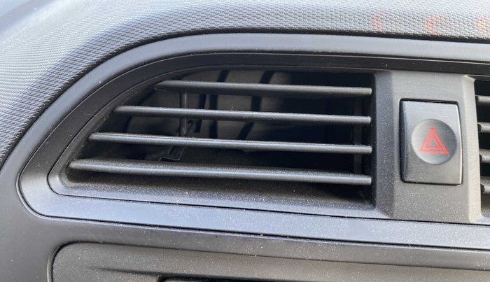 2019 Tata Tiago XE PETROL, Petrol, Manual, 24,060 km, AC Unit - Front vent has minor damage