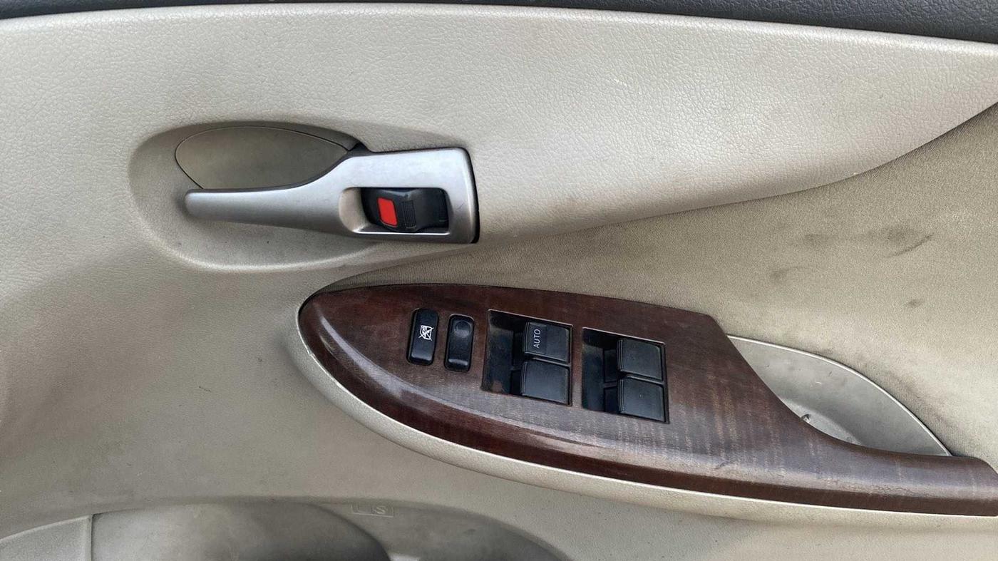 2012 Toyota Corolla Altis G DIESEL, Diesel, Manual, 1,00,173 km, Driver Side Door Panels Control