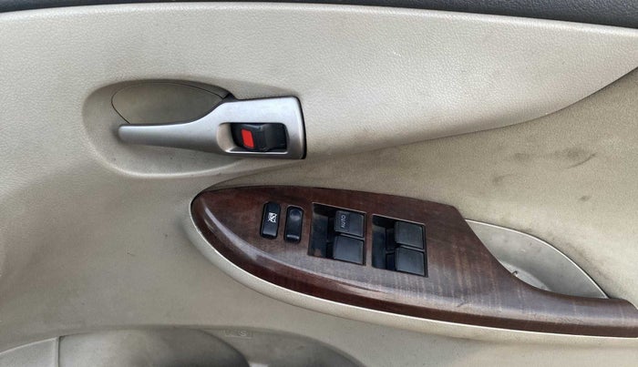 2012 Toyota Corolla Altis G DIESEL, Diesel, Manual, 1,00,173 km, Driver Side Door Panels Control