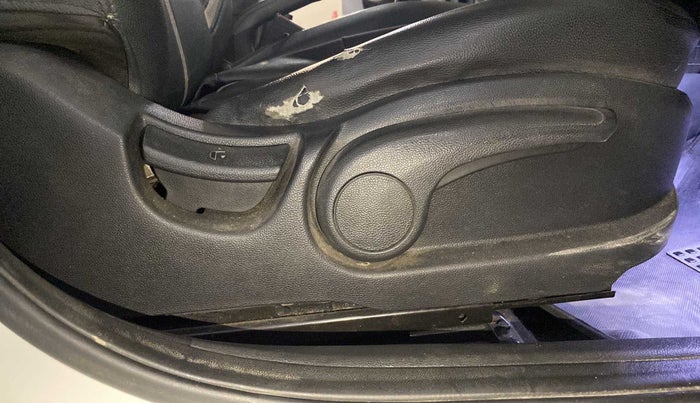2017 Hyundai Elite i20 ASTA 1.2, Petrol, Manual, 25,351 km, Driver Side Adjustment Panel