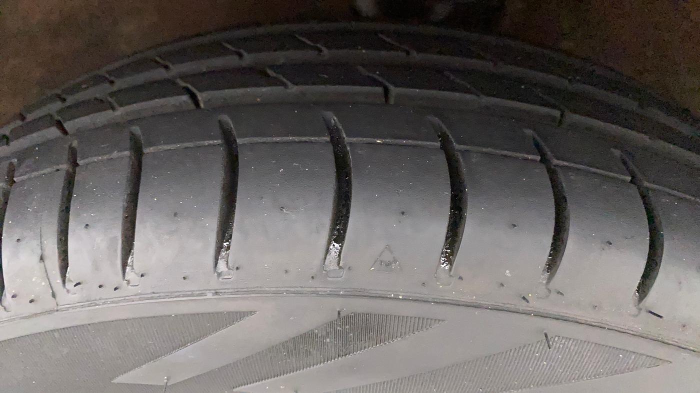 2014 Maruti Alto K10 VXI, Petrol, Manual, 96,674 km, Left Front Tyre Tread
