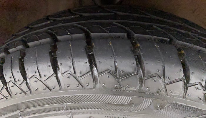 2014 Maruti Alto K10 VXI, Petrol, Manual, 96,674 km, Right Front Tyre Tread