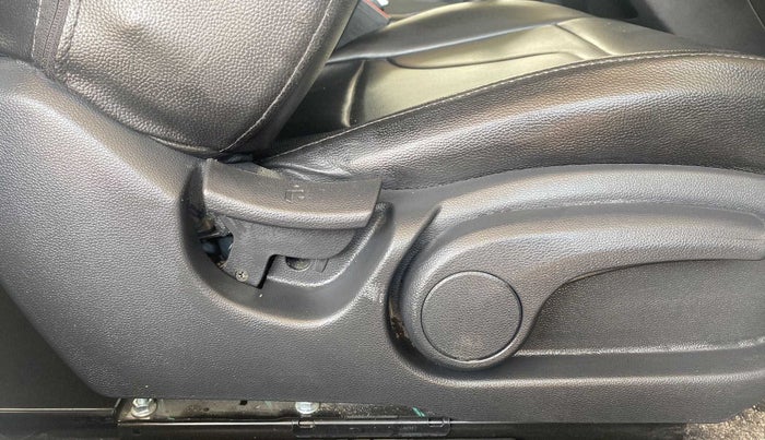 2019 Hyundai Elite i20 SPORTZ PLUS 1.2, Petrol, Manual, 36,428 km, Driver Side Adjustment Panel