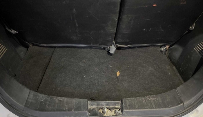2014 Maruti Wagon R 1.0 LXI, Petrol, Manual, 1,06,635 km, Boot Inside