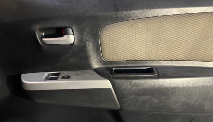 2014 Maruti Wagon R 1.0 LXI, Petrol, Manual, 1,06,635 km, Driver Side Door Panels Control
